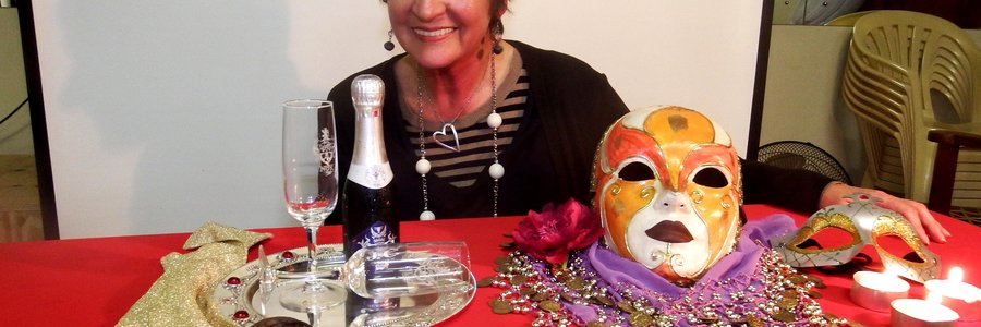 Jane Bailey by haar samestelling van ‘n voorbeeld vir stillewe-foto’s tydens haar onlangse aanbieding oor die neem van stillewe-foto’s 